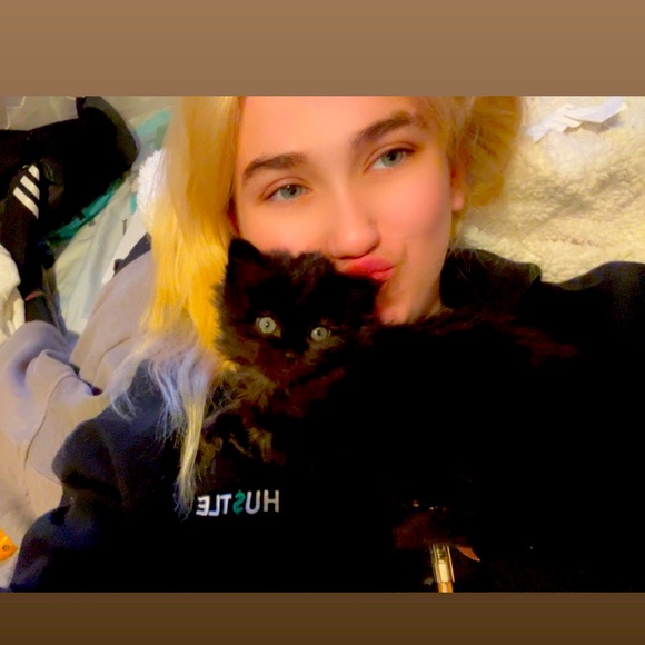 Meet your Posher, Gabby - Picture 1 of 1